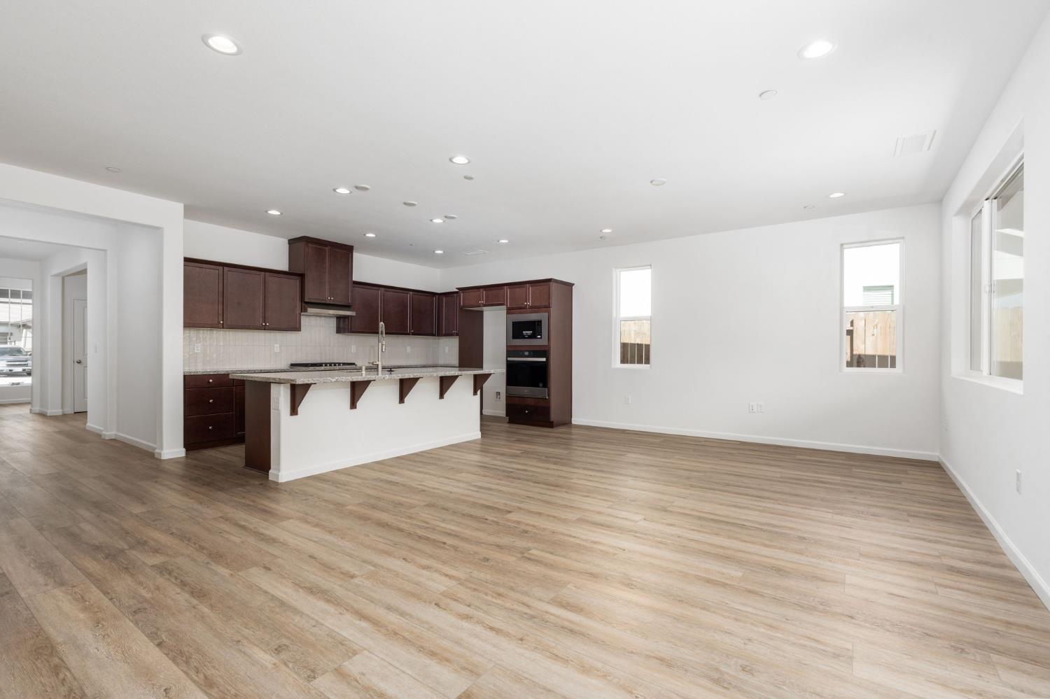 1237 Cathedral Ct S, Madera, CA 93636