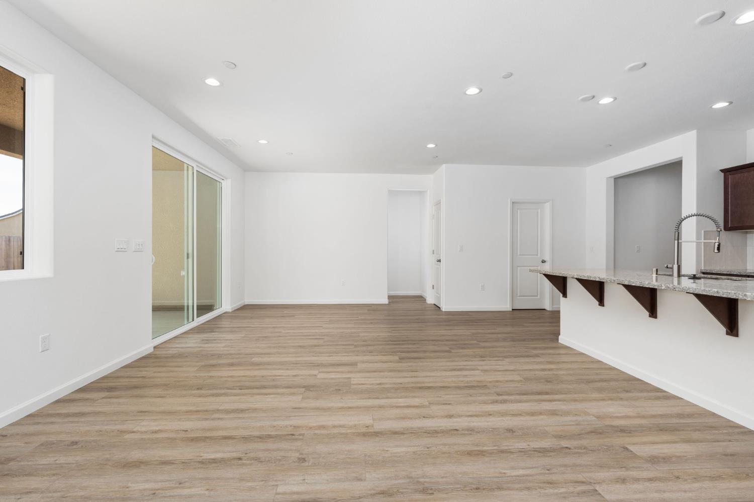 1237 Cathedral Ct S, Madera, CA 93636