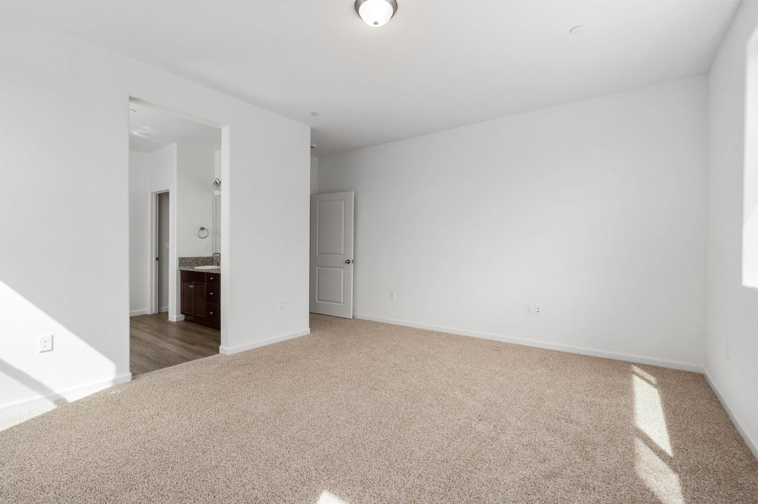 1237 Cathedral Ct S, Madera, CA 93636