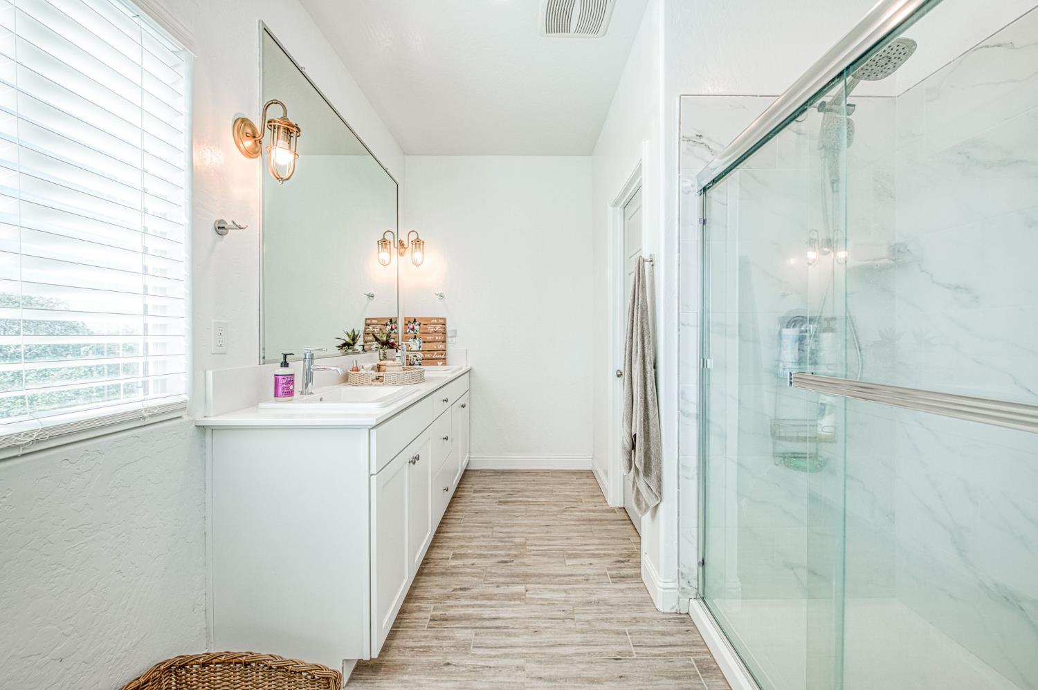 920 Ponderosa Way W, Madera, CA 93636