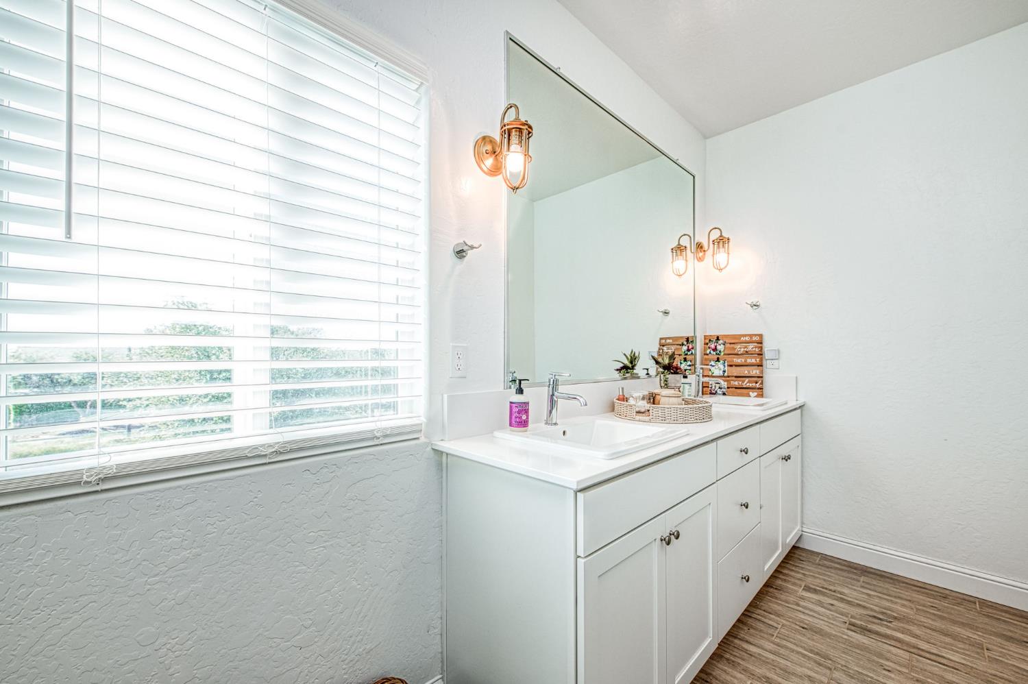 920 Ponderosa Way W, Madera, CA 93636