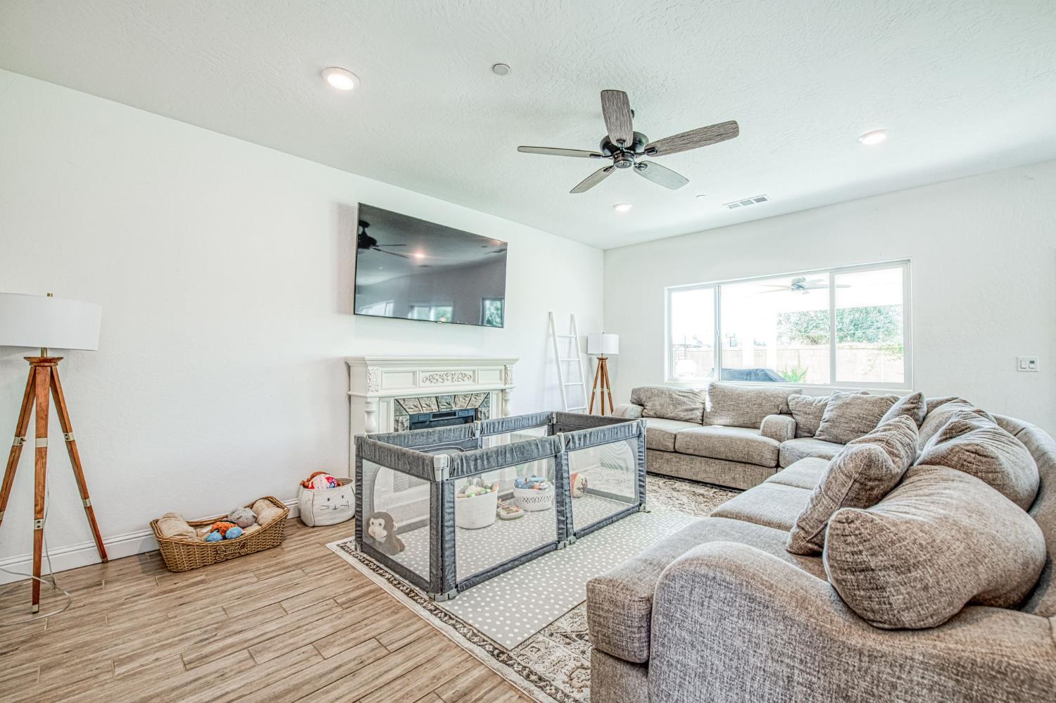 920 Ponderosa Way W, Madera, CA 93636