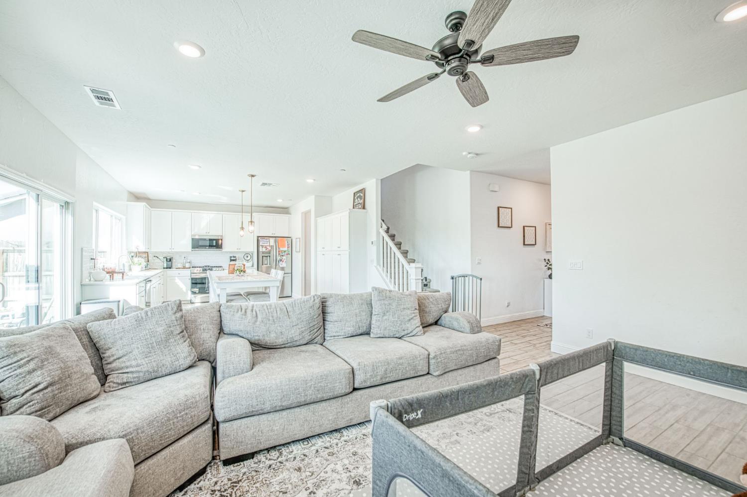 920 Ponderosa Way W, Madera, CA 93636