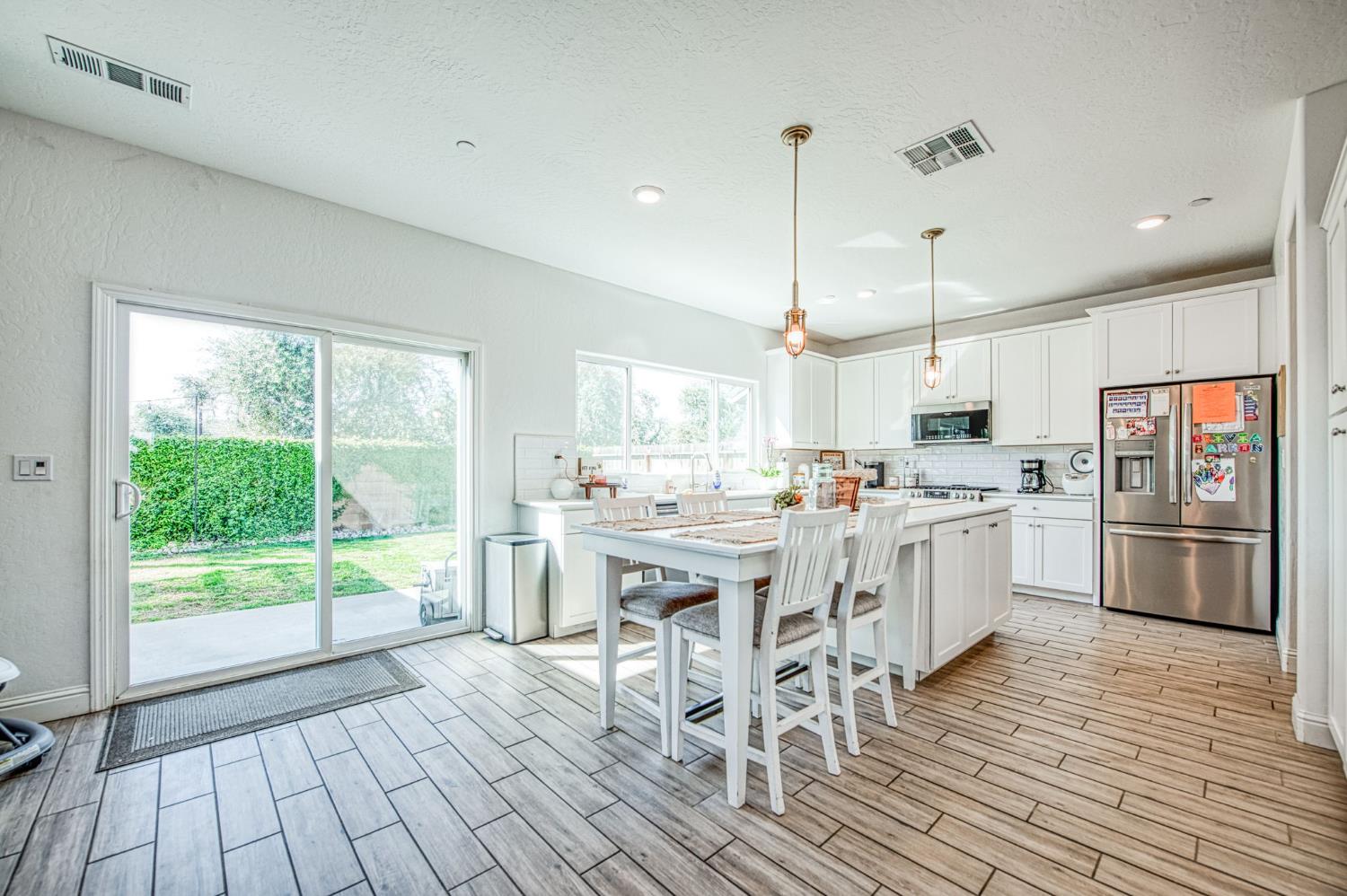 920 Ponderosa Way W, Madera, CA 93636