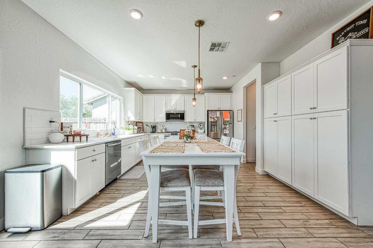 920 Ponderosa Way W, Madera, CA 93636