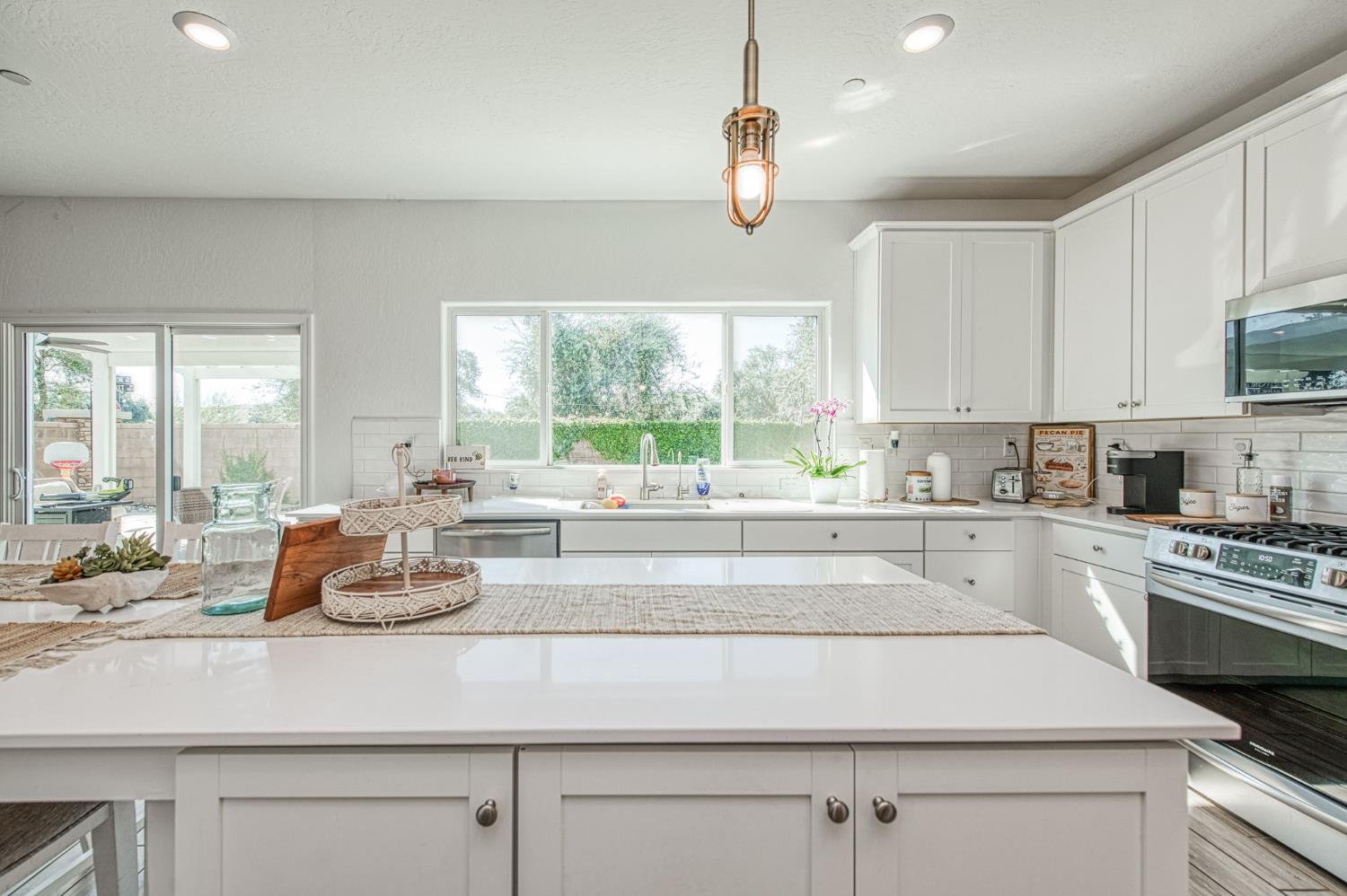 920 Ponderosa Way W, Madera, CA 93636