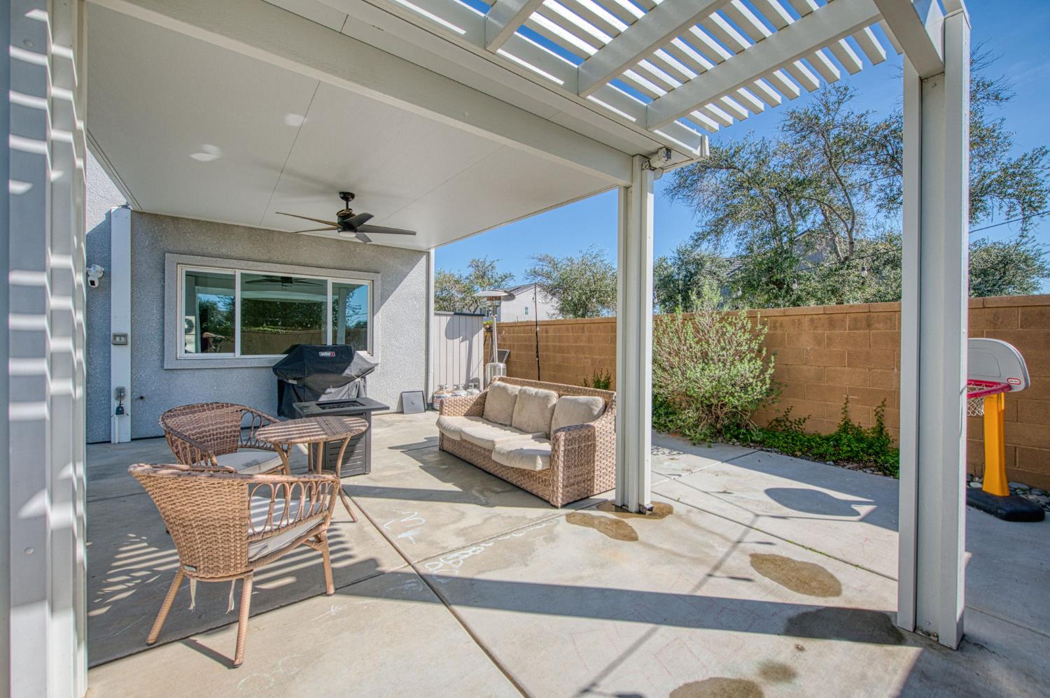 920 Ponderosa Way W, Madera, CA 93636