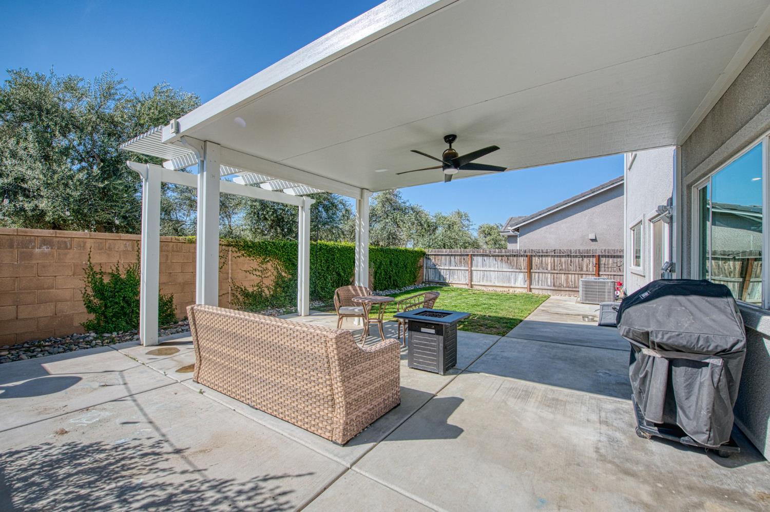 920 Ponderosa Way W, Madera, CA 93636