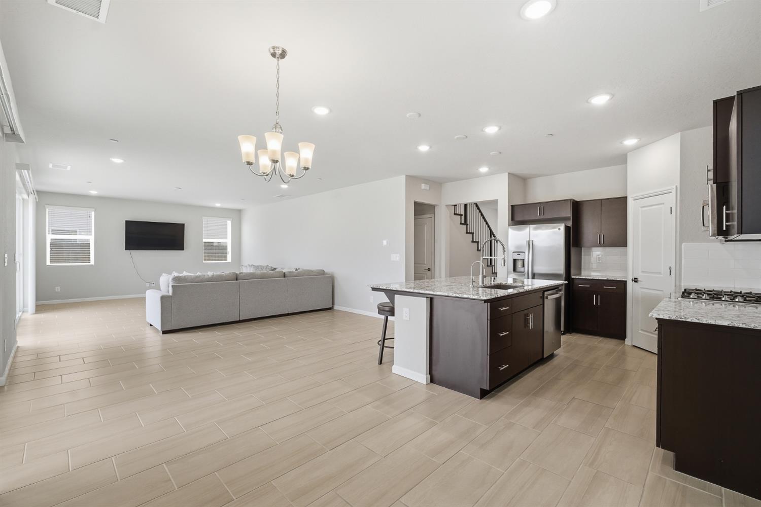 503 Cathedral Ct S, Madera, CA 93636