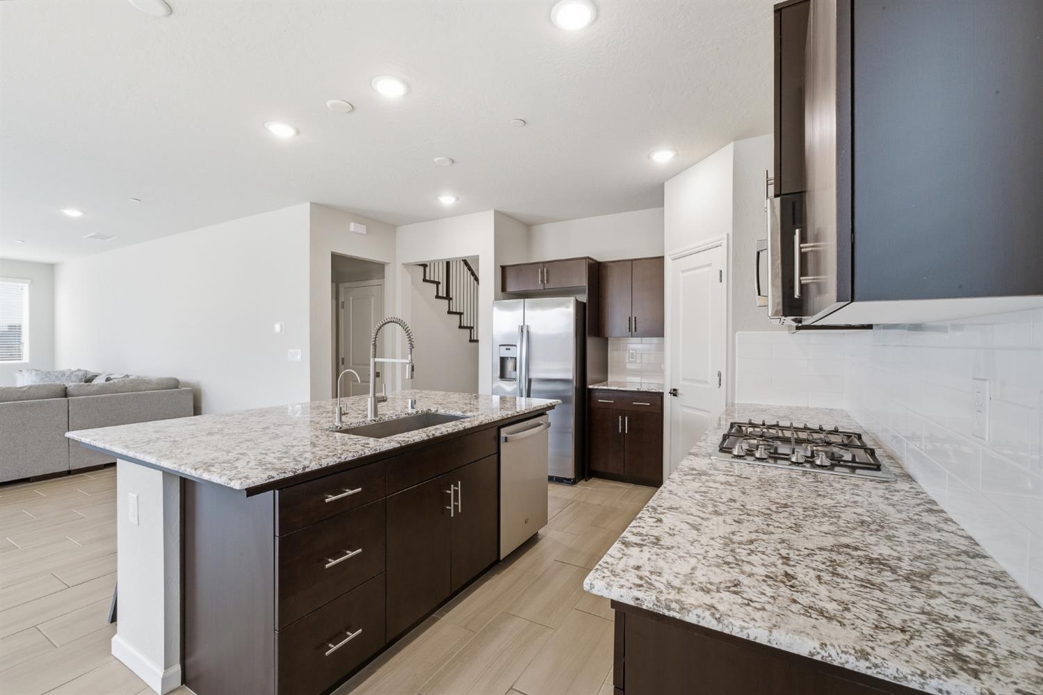 503 Cathedral Ct S, Madera, CA 93636