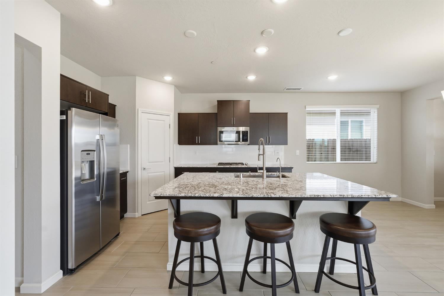 503 Cathedral Ct S, Madera, CA 93636