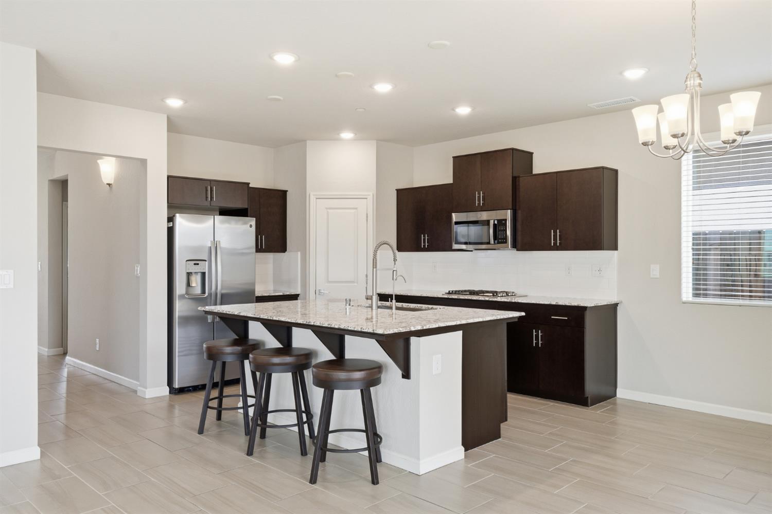 503 Cathedral Ct S, Madera, CA 93636