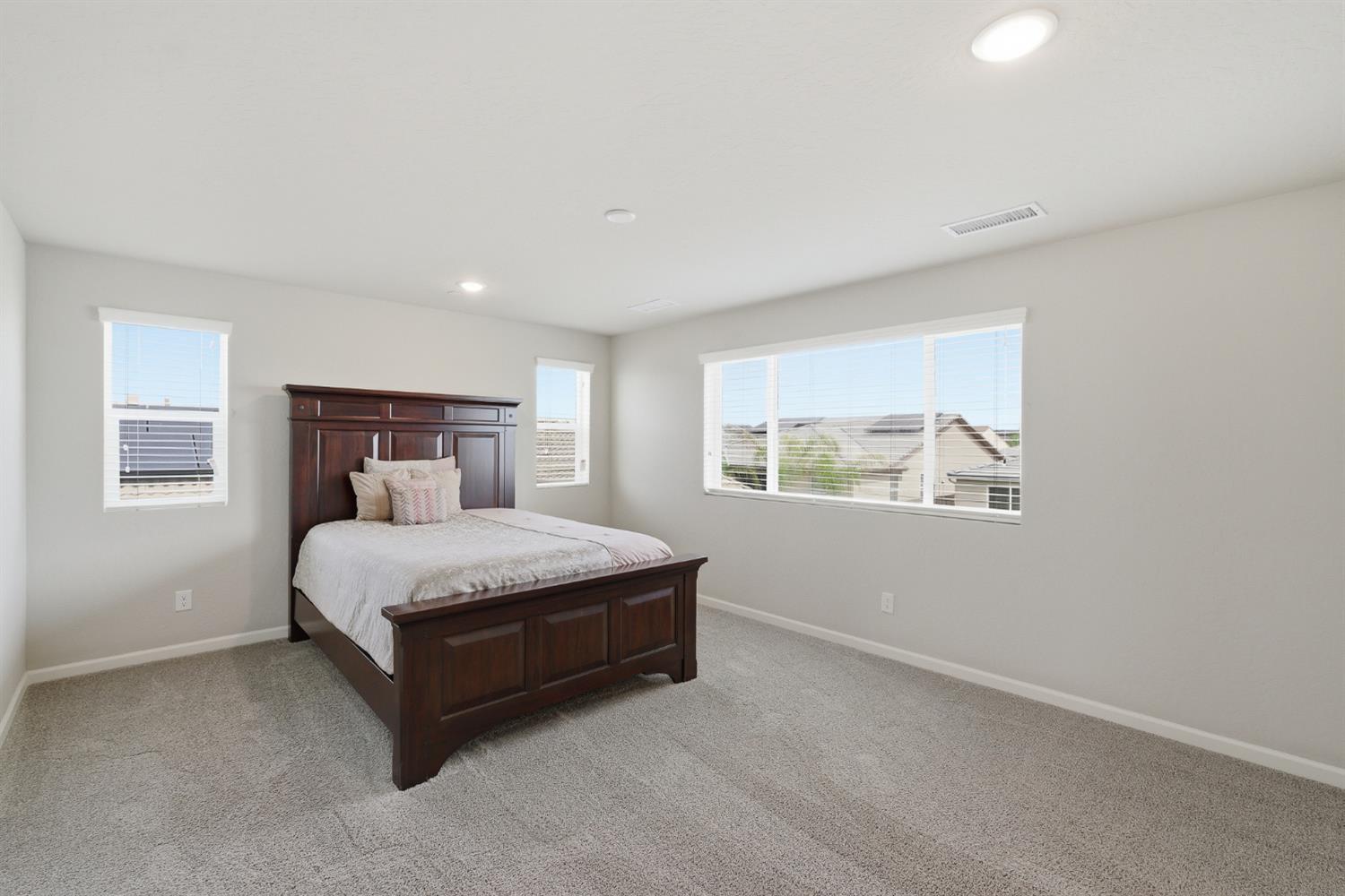 503 Cathedral Ct S, Madera, CA 93636