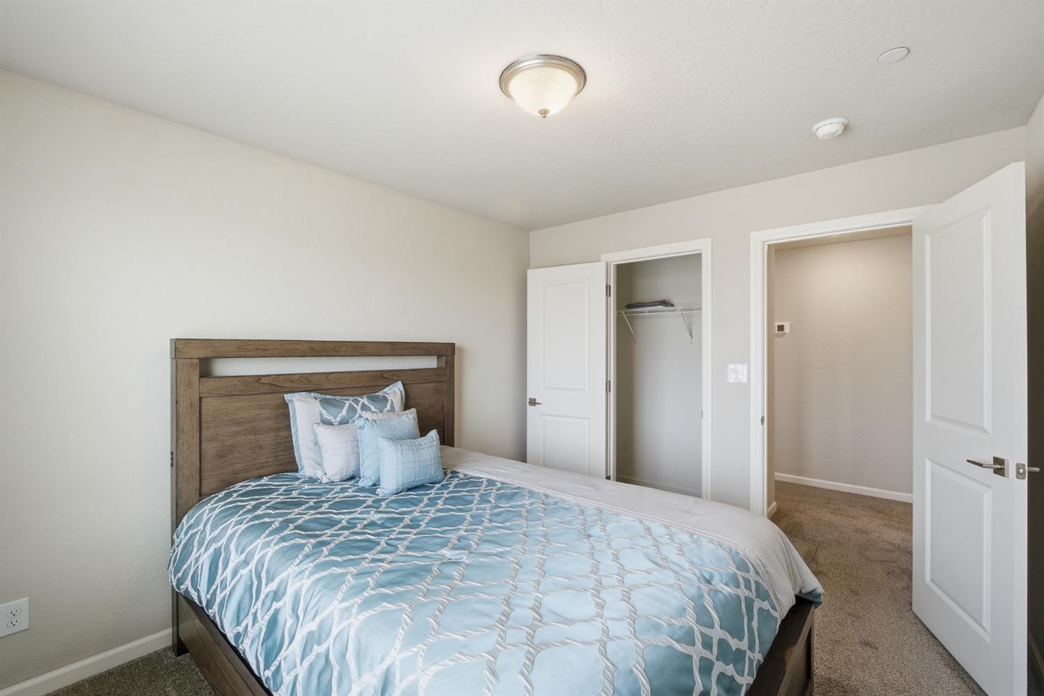 503 Cathedral Ct S, Madera, CA 93636