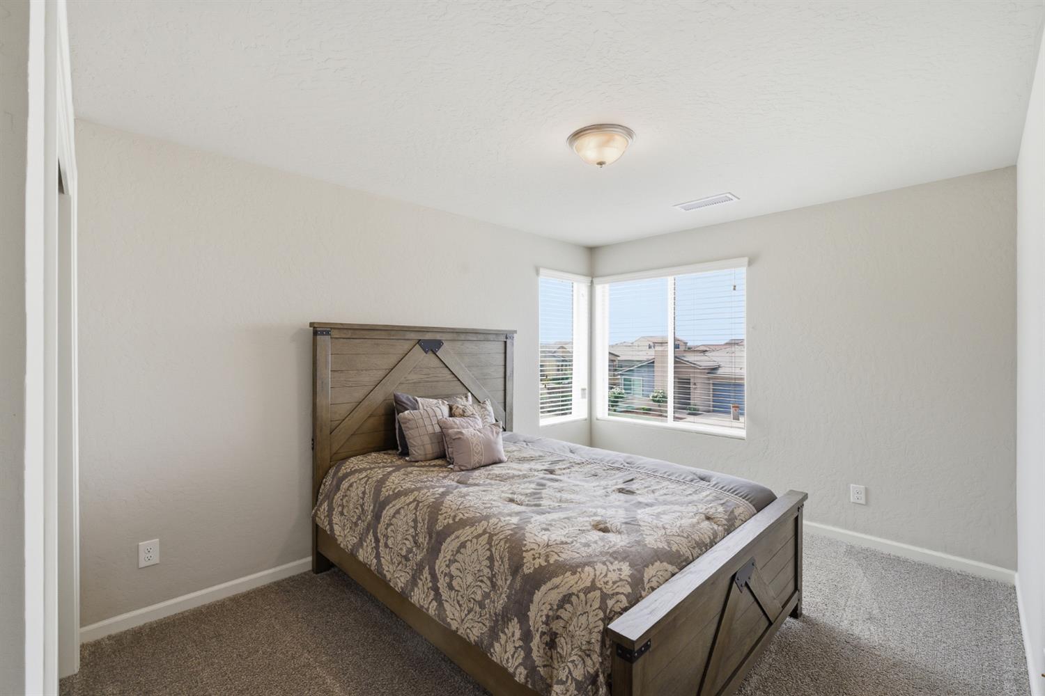 503 Cathedral Ct S, Madera, CA 93636