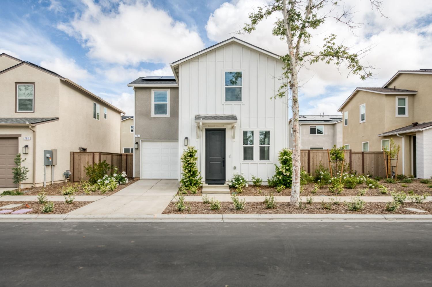 787 Laina Ave, Madera, CA 93636