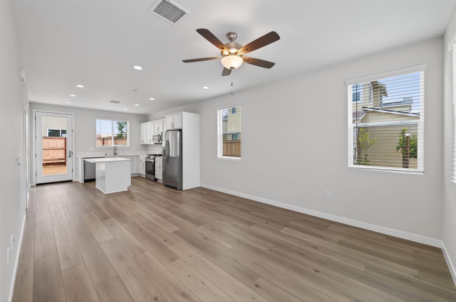 787 Laina Ave, Madera, CA 93636