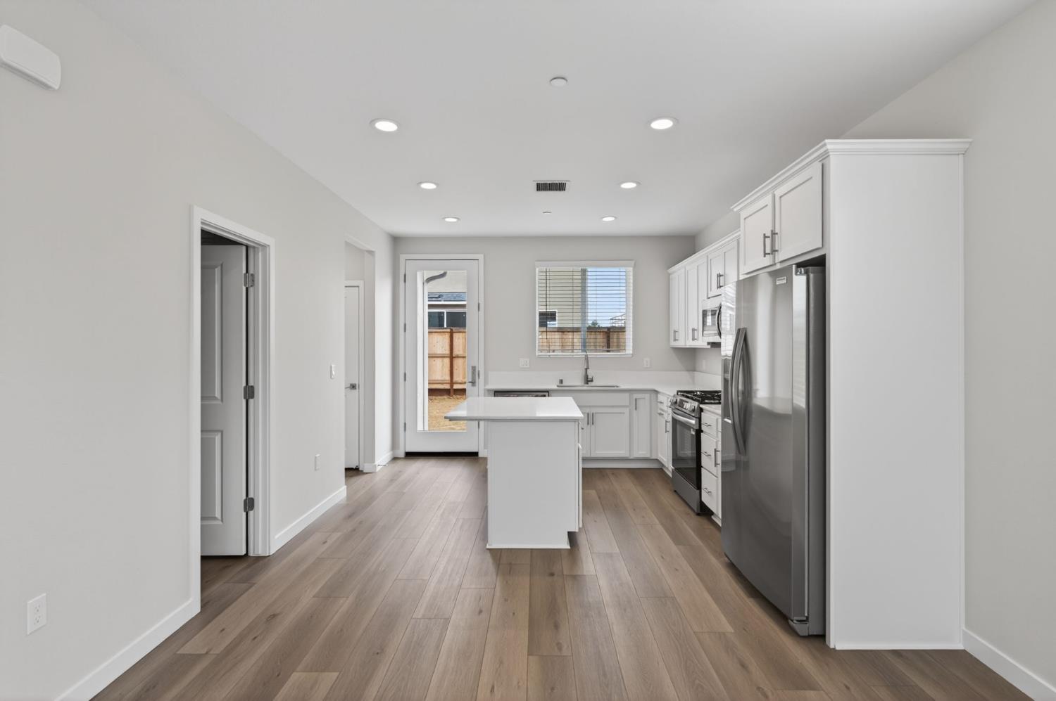 787 Laina Ave, Madera, CA 93636