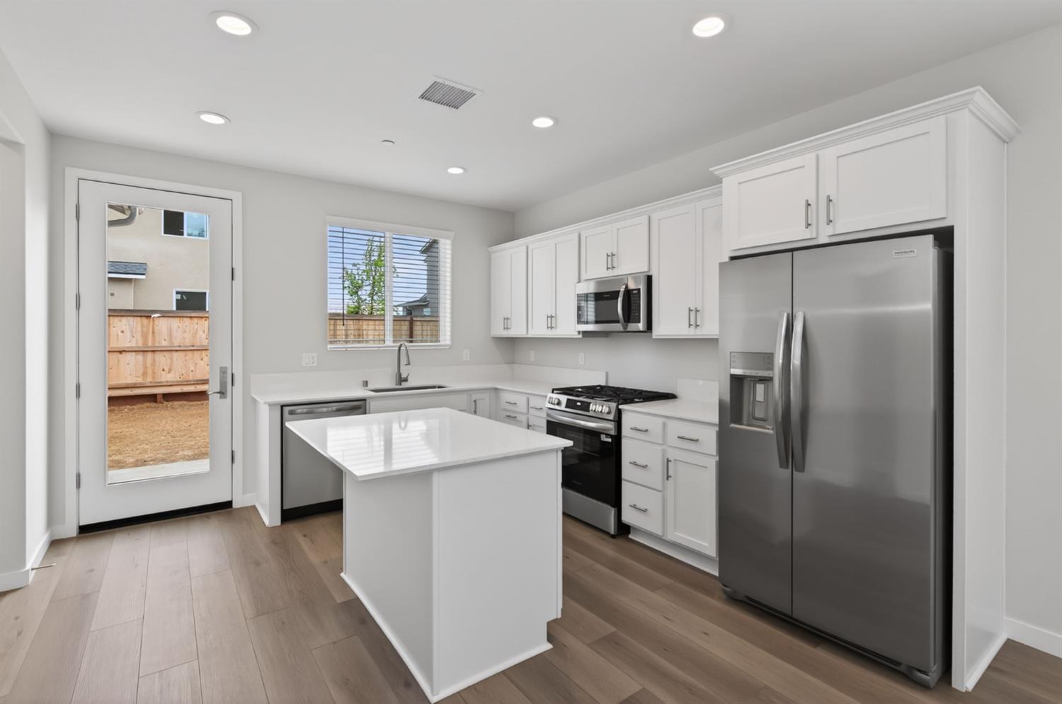 787 Laina Ave, Madera, CA 93636