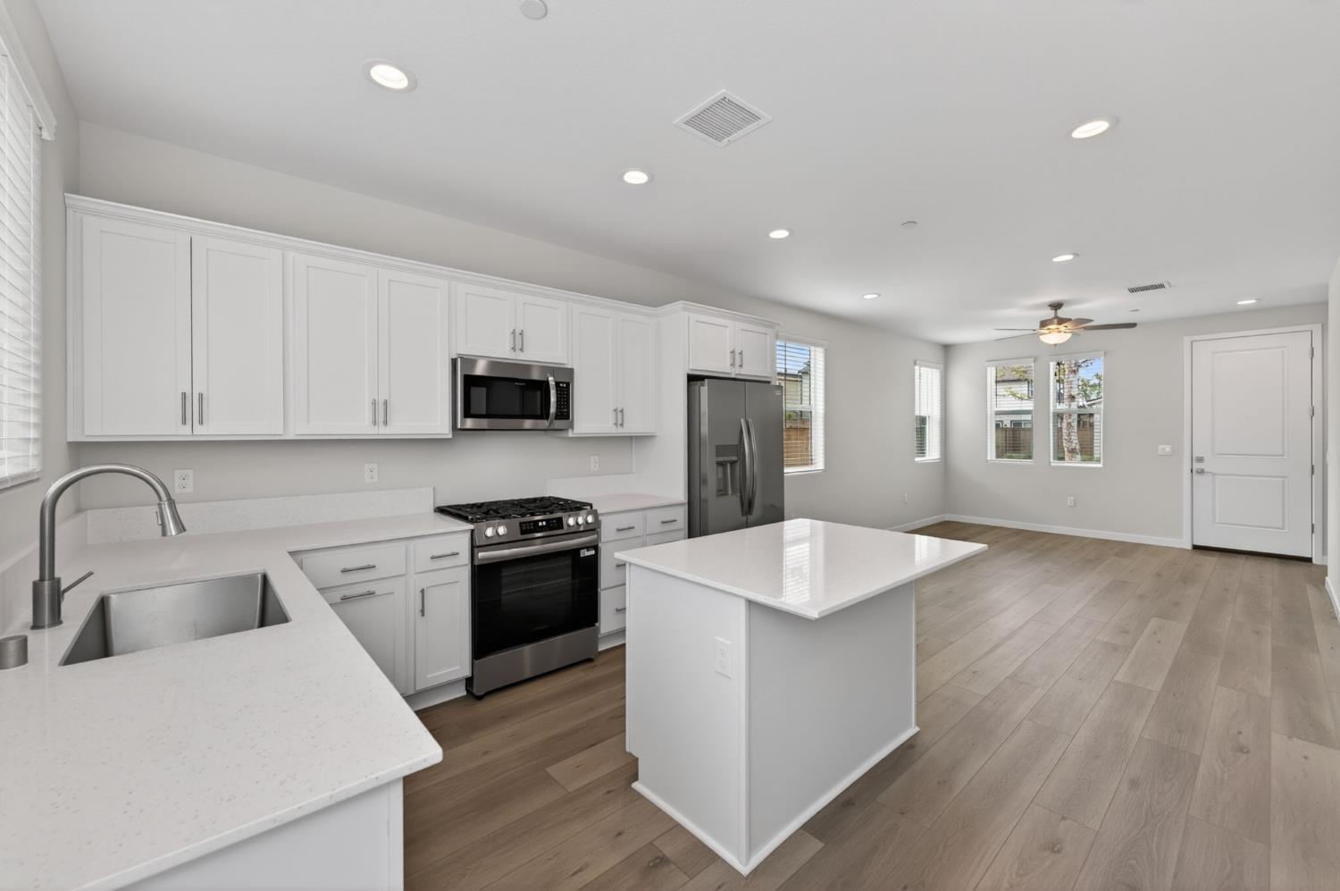 787 Laina Ave, Madera, CA 93636