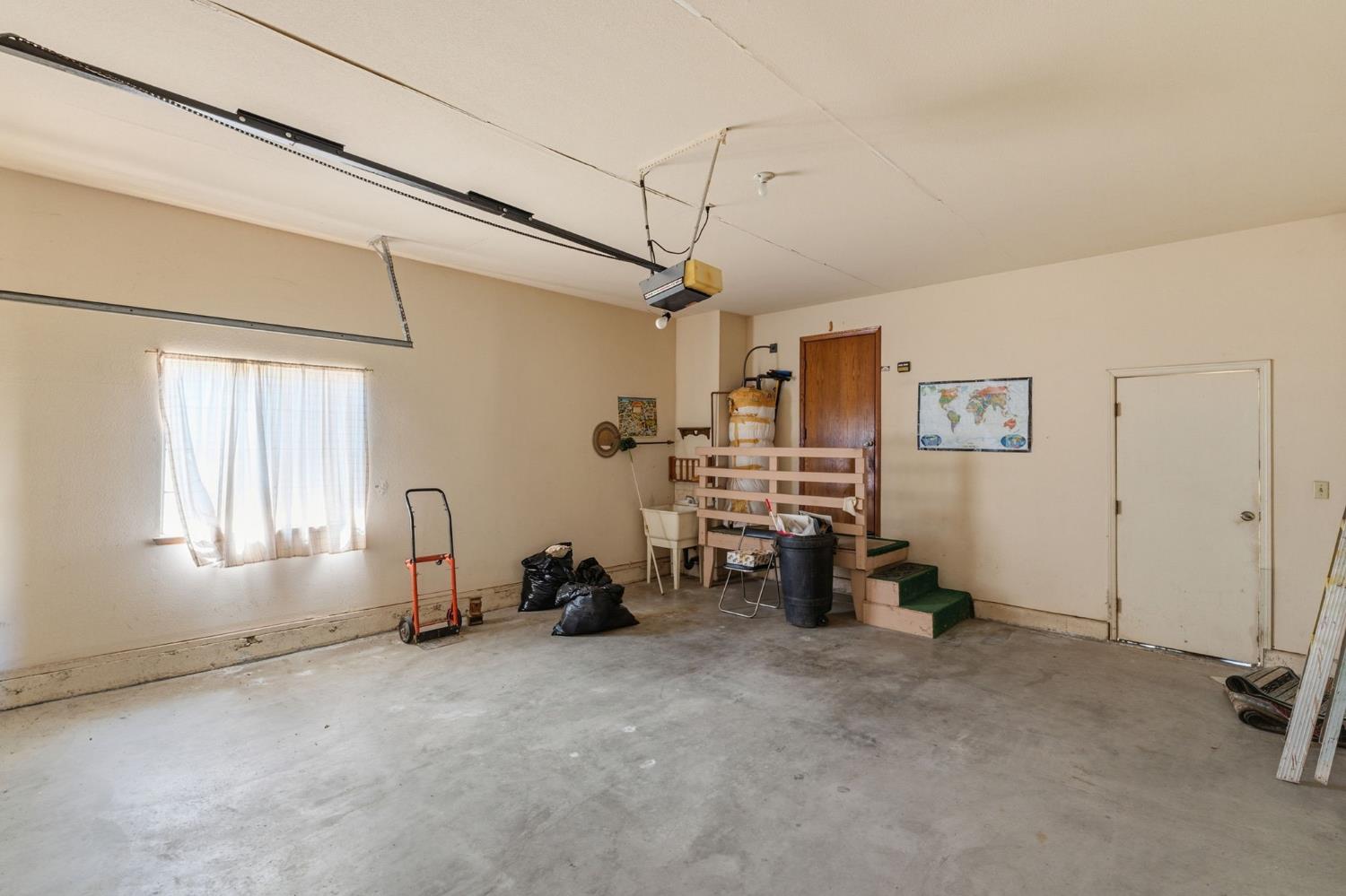 19098 Deane Dr, Madera, CA 93638