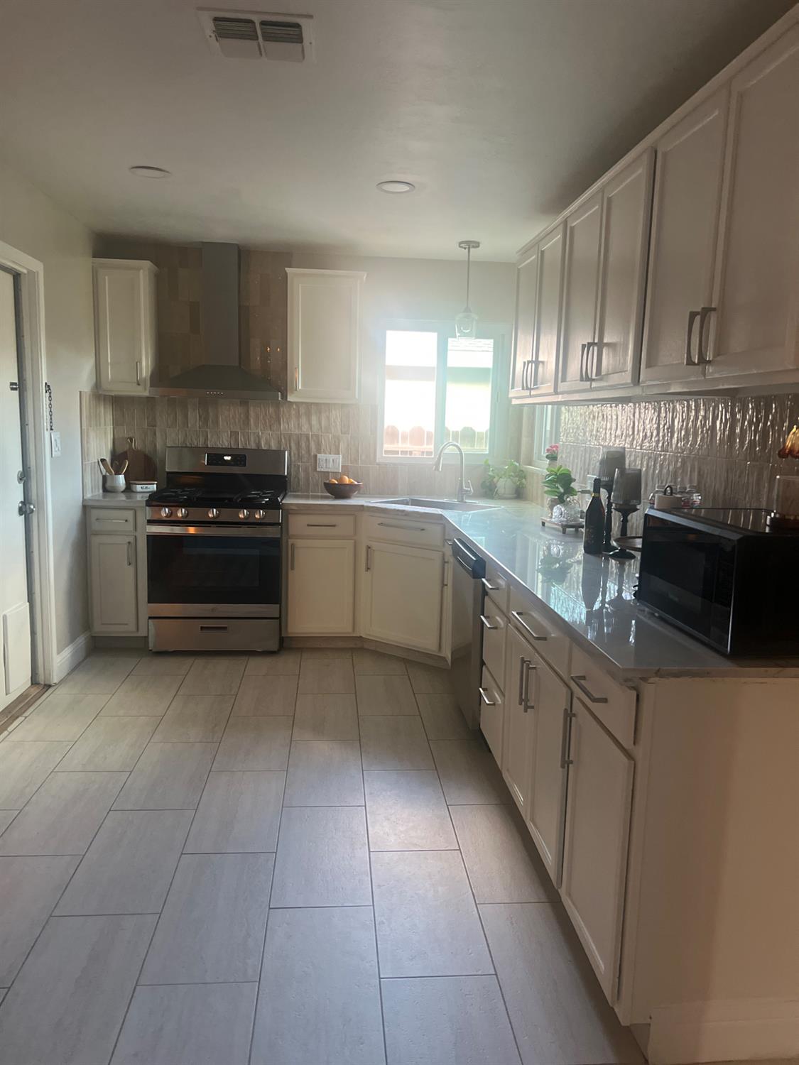 1712 W 5Th St, Madera, CA 93637