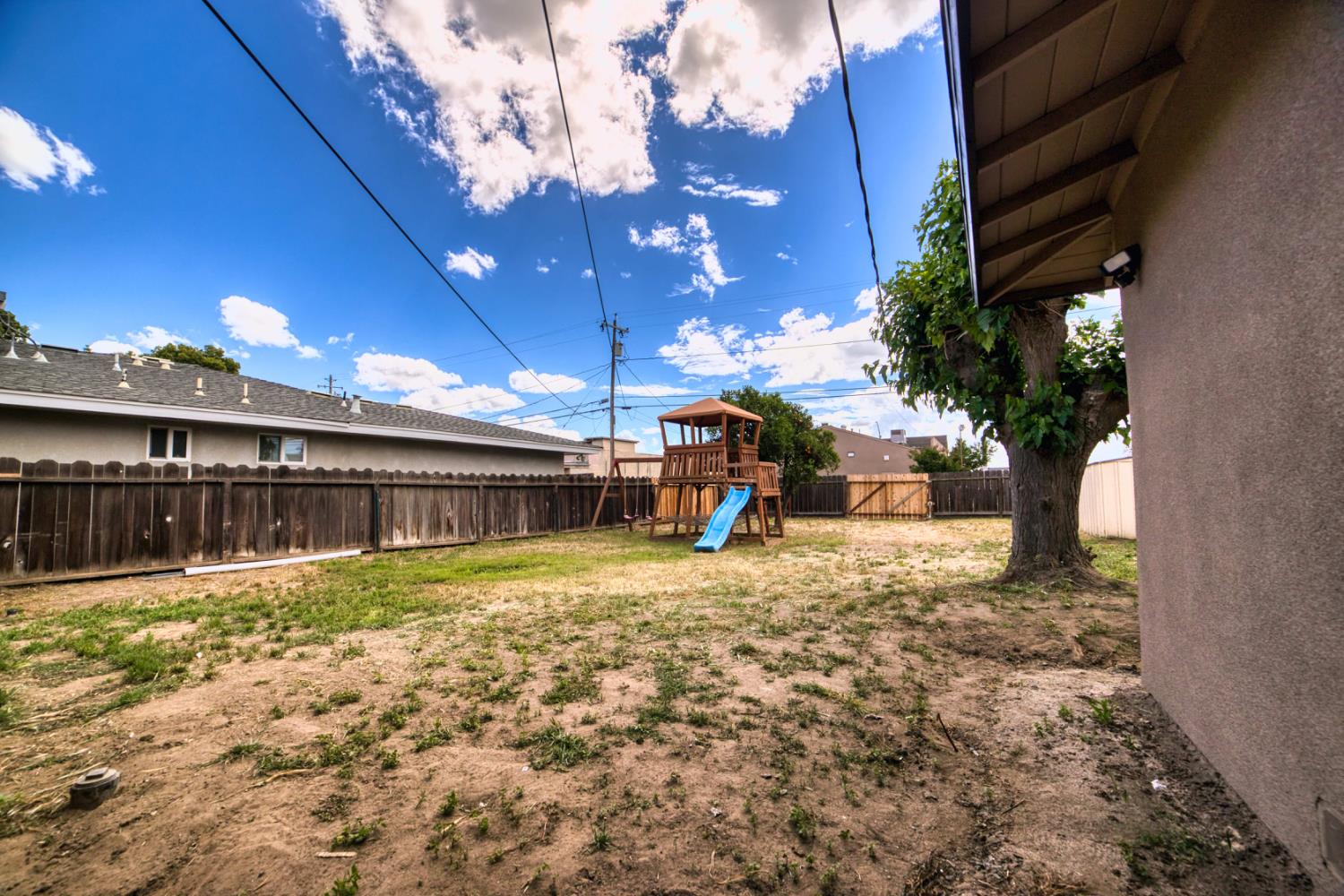 1712 W 5Th St, Madera, CA 93637