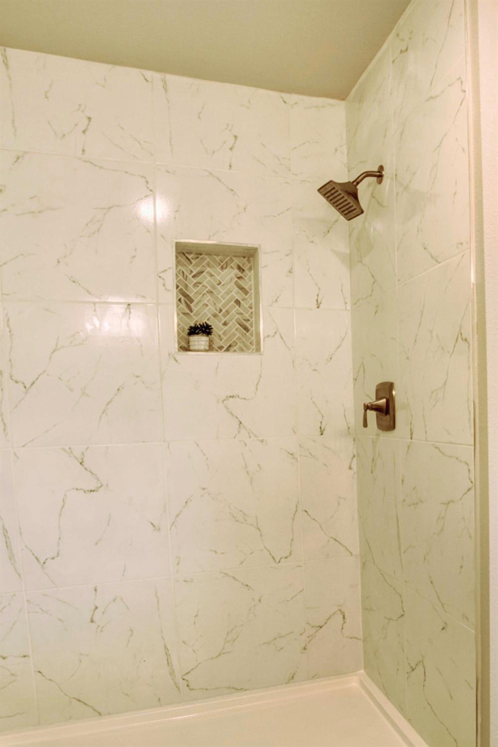 1712 W 5Th St, Madera, CA 93637