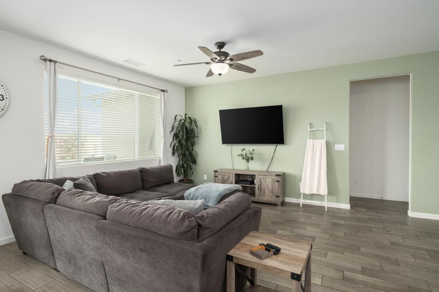 644 Atlantica Dr S, Madera, CA 93636