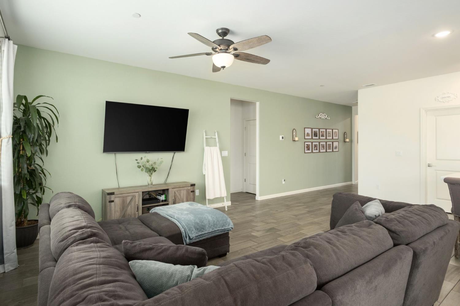 644 Atlantica Dr S, Madera, CA 93636