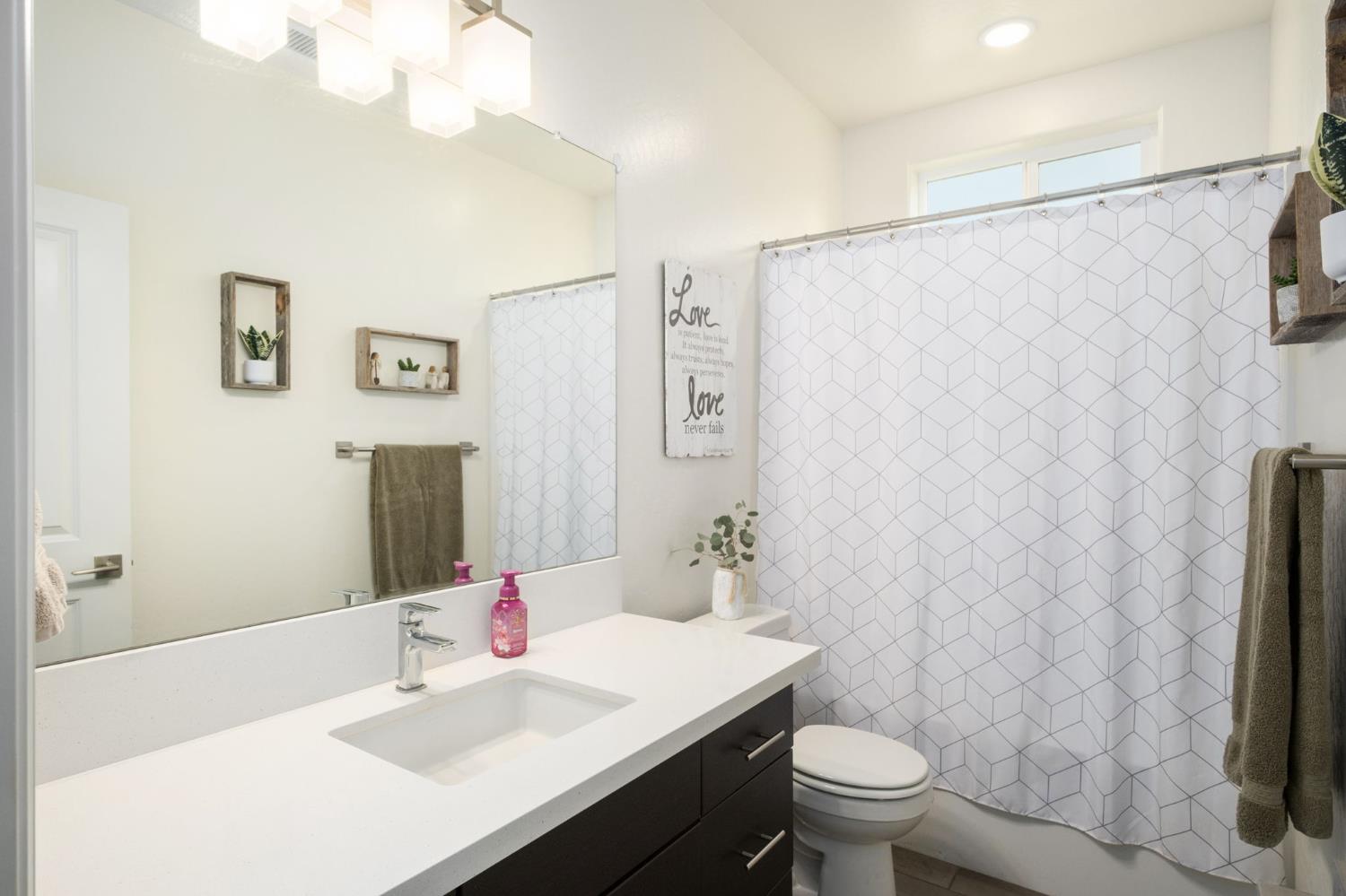 644 Atlantica Dr S, Madera, CA 93636