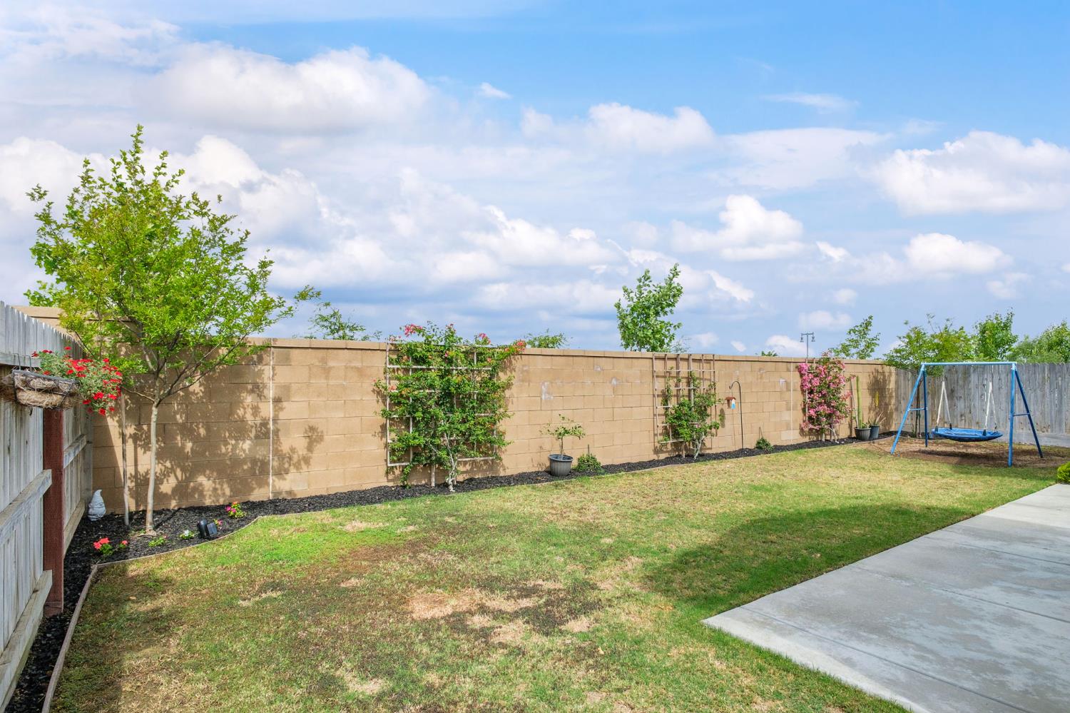 644 Atlantica Dr S, Madera, CA 93636