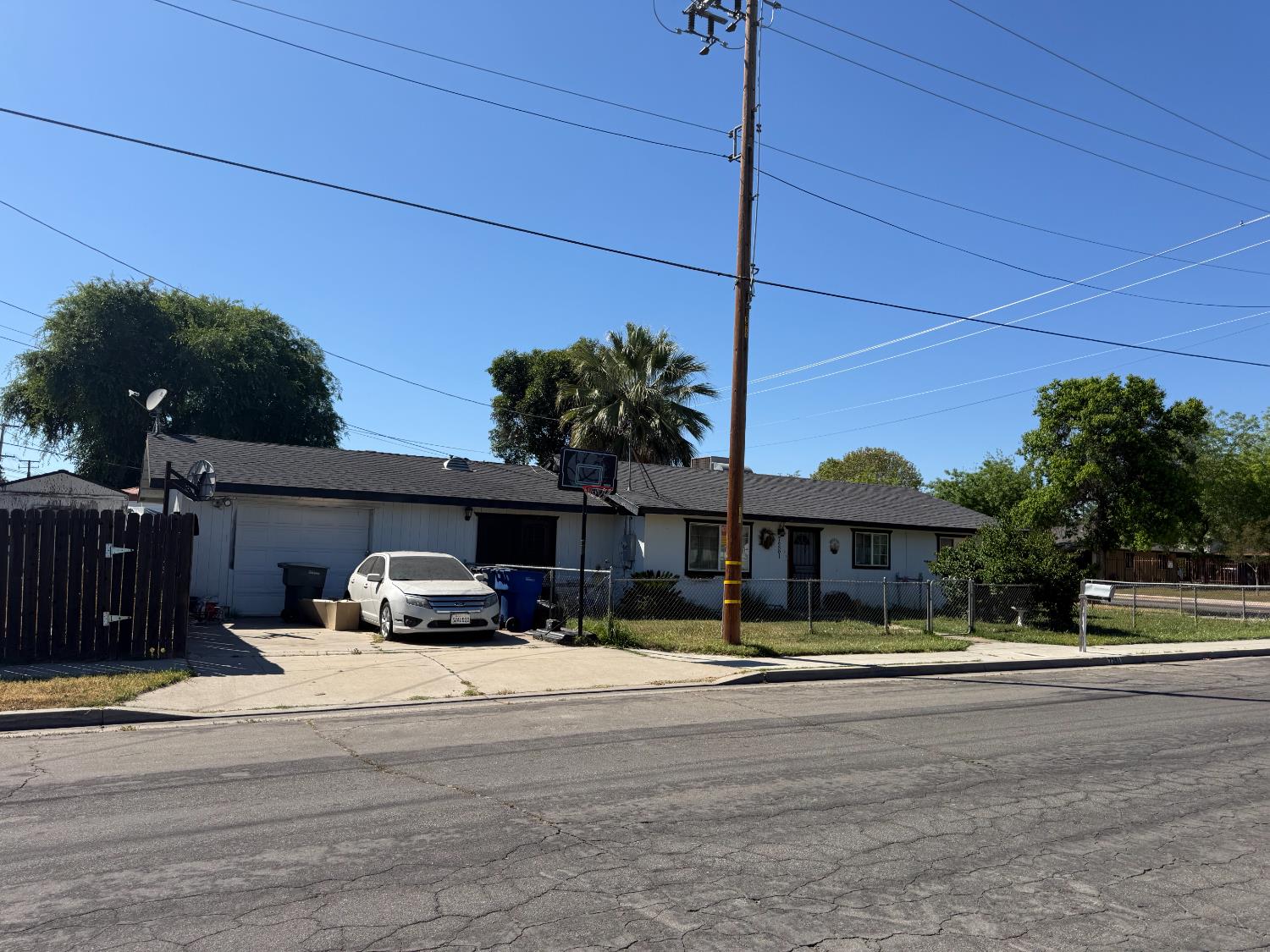 7281 N College Ave, Pinedale, CA 93650