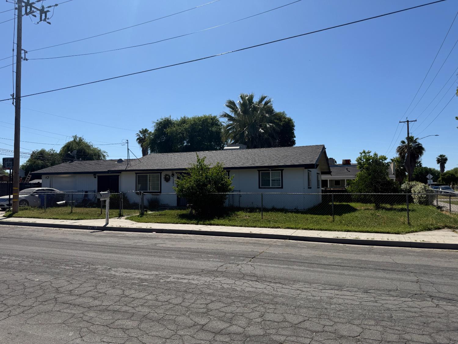 7281 N College Ave, Pinedale, CA 93650