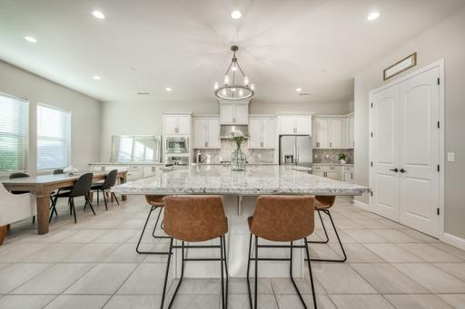 598 Crescent Ln, Madera, CA 93636