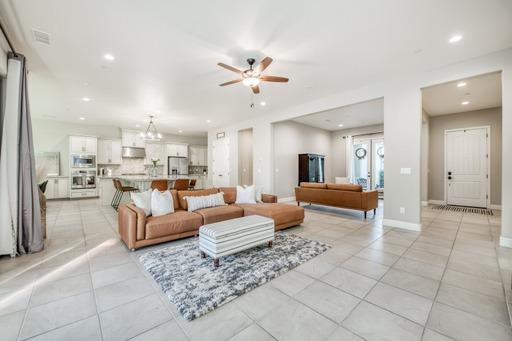 598 Crescent Ln, Madera, CA 93636