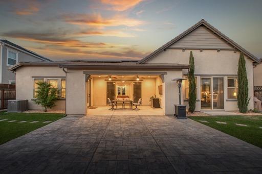 598 Crescent Ln, Madera, CA 93636