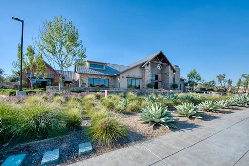 598 Crescent Ln, Madera, CA 93636