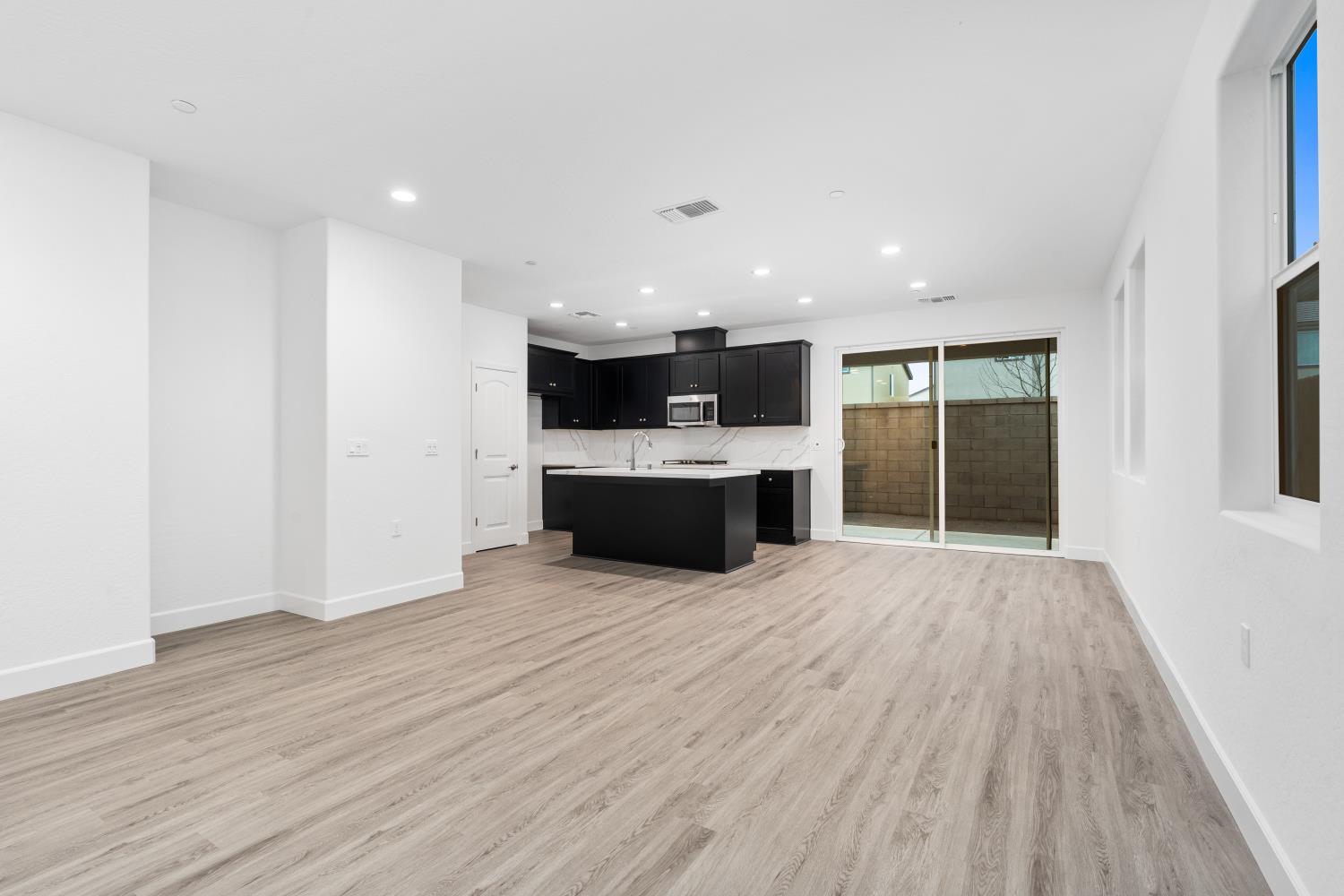 380 Huckleberry Rd S, Madera, CA 93636