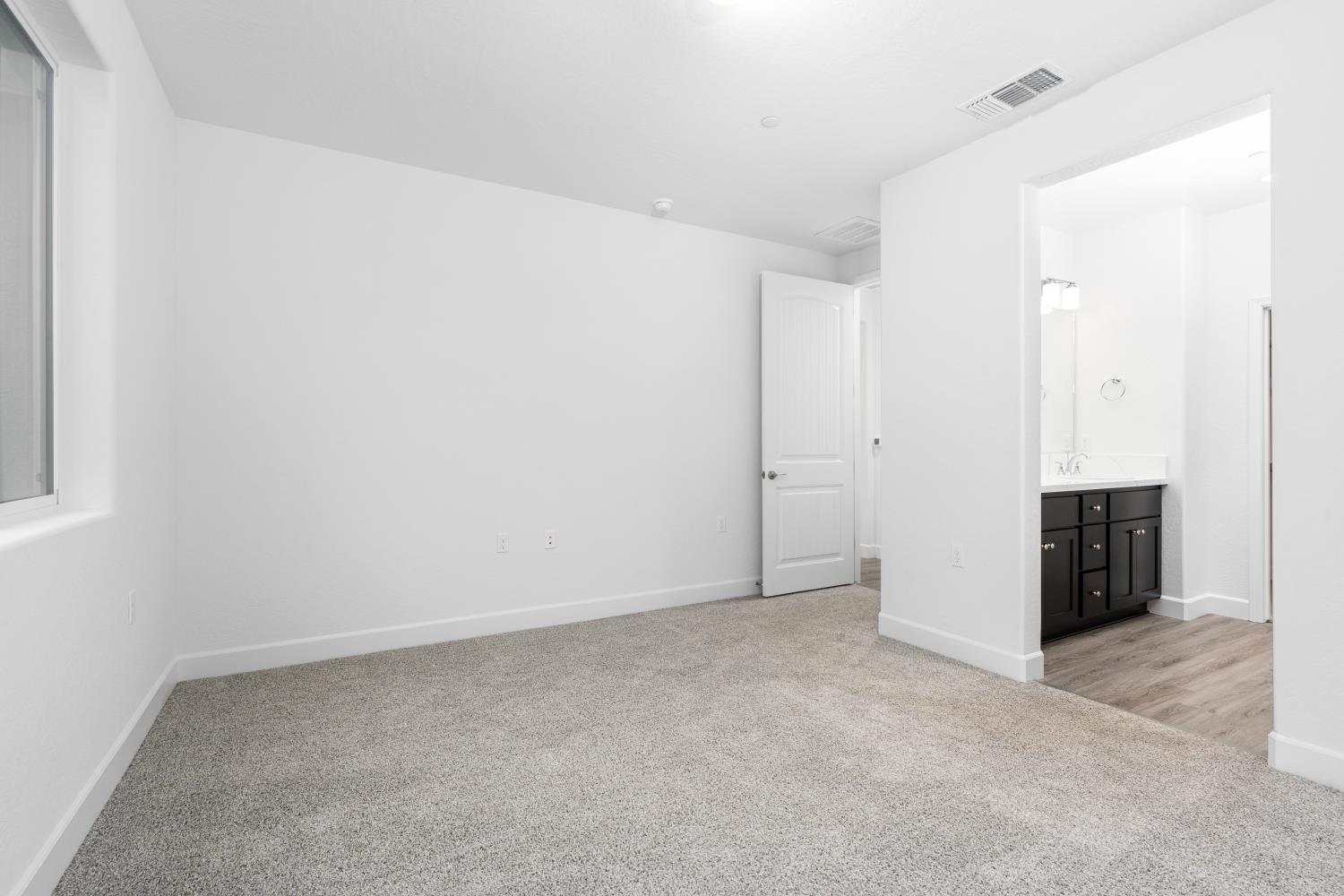 380 Huckleberry Rd S, Madera, CA 93636