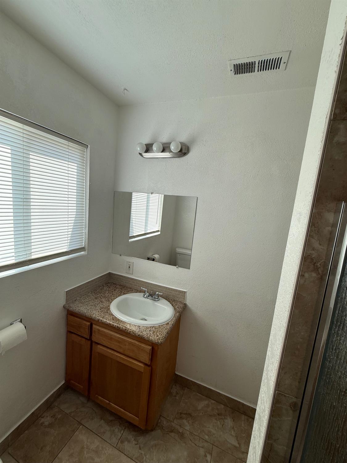501 Rotan Ave, Madera, CA 93637